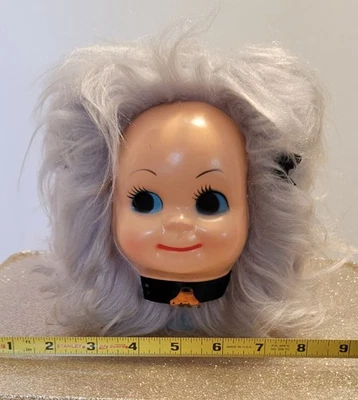 Soporte de pañuelo facial vintage para dama, cabello gris ~ kitsch ~ ambiente años 60, 70. Ver TODAS LAS FOTOS Foto 1 de 4