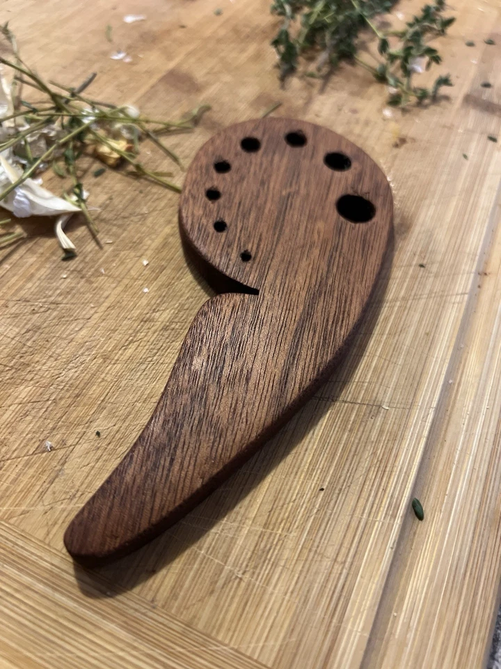 Pelador de hierbas de madera dura Foto 1 de 1