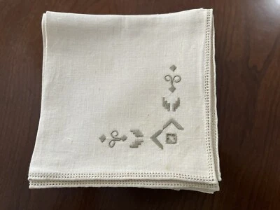 Set of 12 Pale Yellow Embroidered Napkins Excellent! - Image 1 of 4