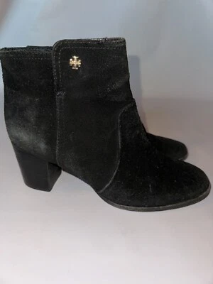 Tory Burch Botas de Gamuza Negras al Tobillo Madera Maciza Tacón Trozo Cremallera Dorada Talla 8 Usado en excelente estado Foto 1 de 4