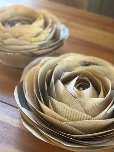 Vintage Buch Seite Blume Wanddekor 11" Rose Atlas Karte Papierkunst Handarbeit Leser - Bild 1 von 12