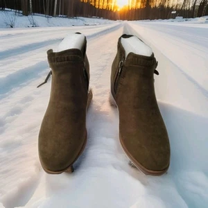 Mia Mable Botín con Volantes Tacón Bloque Imitación Cuero Oliva Mujer Talla EE. UU. 7W - Imagen 1 de 6