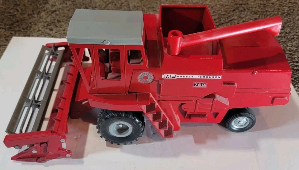 Vintage 1973 Ertl 1:20 Massey Ferguson 760 Combine Grey Rim Circle Air Intake - Image 1 of 4