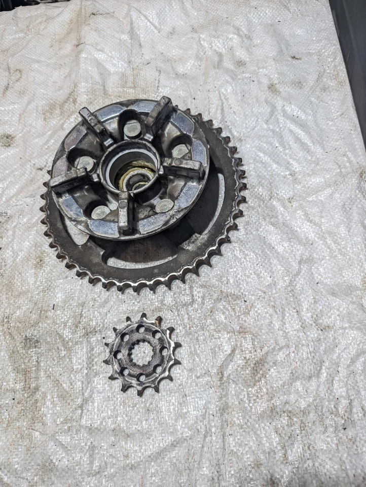 Soporte de montaje de buje portador de piñón delantero trasero Suzuki GSX600 Foto 1 de 4