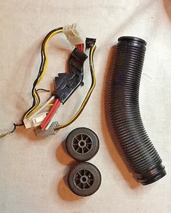 MANGUERA INFERIOR Y RUEDAS MIELE S7280 POCO USO 072425B - Imagen 1 de 6