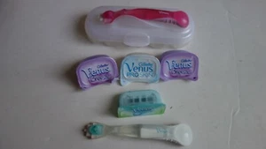 Venus Damen 2 Rasierer gebraucht 4 neue Patronen  - Bild 1 von 4