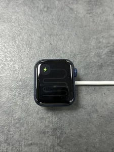 Apple Watch Series 6 40MM Niebieska obudowa - Głęboko granatowy pasek sportowy (GPS) - Uszkodzony - Zdjęcie 1 z 6