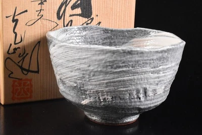 K9209: Japanese Kiyomizu-ware glay glaze Brush marks Muffle painting TEA BOWL - Image 1 of 4