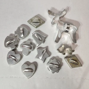 Lote de 12 cortadores de galletas de aluminio de colección con asas corazón campana alce *daño por óxido - Imagen 1 de 7