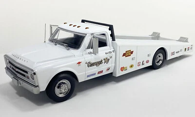 New Acme CHEVROLET RAMP TRANSPORTER 1967 1:18 Model Truck WHITE A1801711 KidBX - Immagine 1 di 4