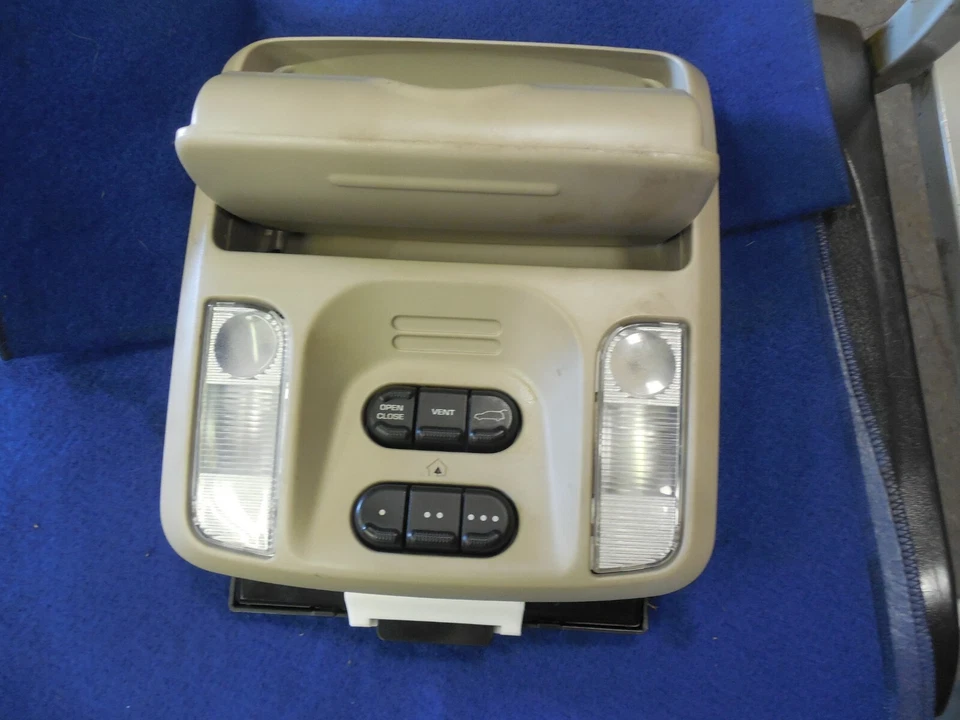 Chrysler Pacifica 2005-2006 consola superior gris XZ551L2AA techo corredizo puerta levadiza Foto 1 de 3