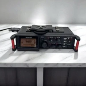 TASCAM DR-70D 4-Kanal Audio Aufnahmegerät Tragbarer Field Recorder Schwarz jp - Bild 1 von 7