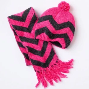 2 Piece Hat And Scarf Set ~ Pink Chevron Pattern ~ Size S/M ~ New With Tags - Picture 1 of 6