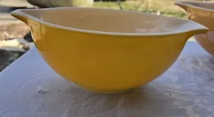 Vintage Pyrex Yellow #443 Cinderella Mixing Bowl 2-1/2 Qt Ovenware USA spout - Picture 1 of 1
