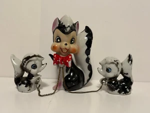 Skunk Family, Mom Red Bow, Chains, Vintage Japan - Picture 1 of 12
