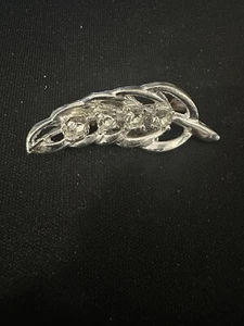 Vintage silver tone Rhinestone brooch with a floral leaf pattern - Picture 1 of 3