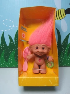 TRINKA (#3) - Muñeca Troll Ace Treasure de 3" - NUEVA EN PAQUETE - PIEDRA OMBLIGO DIAMANTE - Imagen 1 de 12