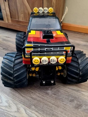 RARE Vintage 1986 Varicom BIG GRIZZLY 1/10 Original 4WD Monster Truck W Radio  - Image 1 of 4