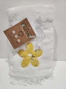 2pc Deborah Connolly Floral Yellow Daisy HAND Towels Set - Picture 1 of 3