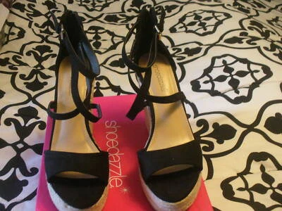 ShoeDazzle Wedge Magie Talla 8.5M Negro Gamuza Acolchado Punta Abierta Hebilla Nuevo con Caja Foto 1 de 4