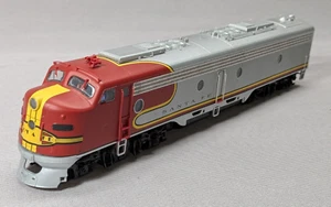 HO Scale Proto 2000 SANTA FE EMD E8A powered Diesel Locomotive - Picture 1 of 13