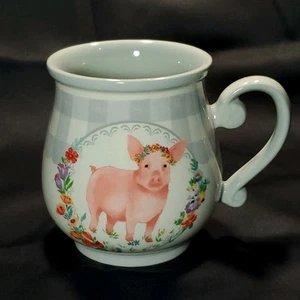 The Pioneer Woman Gingham Mug Pig Floral Country 2020 16.6 OZ New - Picture 1 of 6