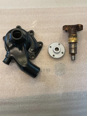 Piezas de bomba de agua Toyota FJ40 FJ60 Land Cruiser 1F con carcasa acabada OEM Foto 1 de 4