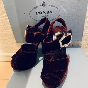 Sandali Prada in velluto con tacco rosso da donna taglia EU 35,5 US 5,5 dal G... - Foto 1 di 7