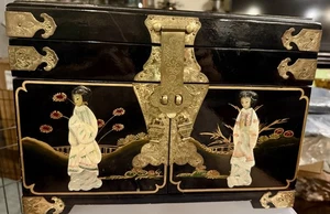 Asiatischer Schwarz Lack MOP Geisha Vintage Rot Seide Gefüttert Schmuckkästchen - Bild 1 von 16