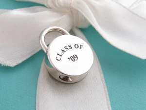 TIFFANY & CO PLATA CLASE DE 09 2009 CÍRCULO CANDADO ENCANTO COLGANTE - Imagen 1 de 4