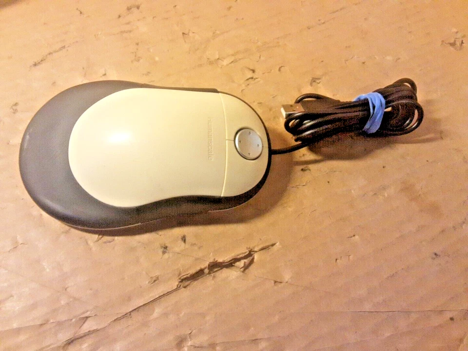 Humanscale Switch Mouse - Laser - Cable - Usb - 1600 Dpi - - Image 1 of 4