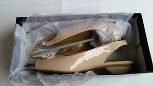 Karen Scott Beige Open Toe Sandals Size 9.5 Flowers in Front - Picture 1 of 5