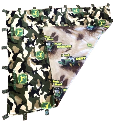 Cobertor de lã John Deere 60 x 60 camuflado trator agricultura fita abas minky - Imagem 1 de 4