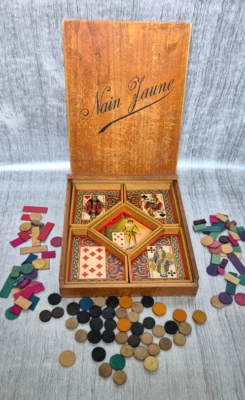 Magnifique Jeu ancien Nain Jaune bois jetons carton vintage décoration 1960's - Photo 1/4