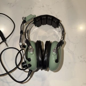 David Clark H10-40 Aviation Headset w/ Dual-Plugs and M4 Microphone EXCELLENT - Picture 1 of 12