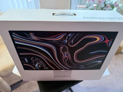 Excellent Condition - Apple Studio Display 27 Standard Glass 5120 x 2880  - Image 1 of 4