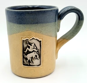 Taza Cold Mountain Pottery Vaquero Bucking Horse Billings Montana 2004 16 OZ - Imagen 1 de 9