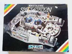 VINTAGE BRITAINS SPACE STATION 9111 LARGE PLAYSET BOXED COMPLETE