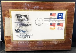 Placa colgante de madera de recuerdo del Foro Postal Nacional sello bandera estadounidense 1981 de colección - Imagen 1 de 4