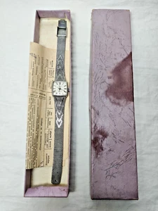Vintage Mechanical Women's Wristwatch LUCH 17 Jewels 1985 USSR - Picture 1 of 19