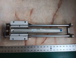 SMC MGGMB32-300 GEFÜHRTER ZYLINDER 145PSI - Bild 1 von 7