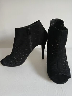 Women's Madden Girl Black Faux Suede Peep Toe Ankle Shoe Sz8M - Image 1 of 4