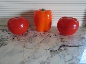 Hutzler 3 Stück Behälter Gemüse Aufbewahrung mit Pfeffer- & Tomatenform Sparer - Bild 1 von 9
