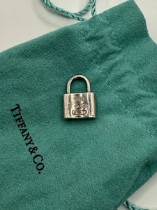 Colgante Tiffany & Co. de plata esterlina .925 con dije de candado 7,36 g de colección raro - Imagen 1 de 5