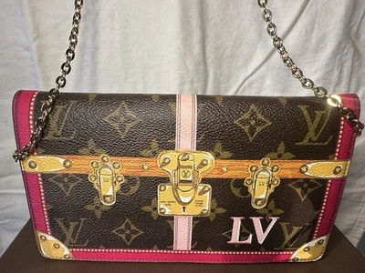 Louis Vuitton Minaudière - Monograma y estampado de baúles de verano ~ Pochette - Excelente Foto 1 de 4