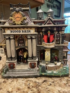 Banco de sangre Lemax Spooky Town edificio iluminado pueblo de Halloween animado - Imagen 1 de 13