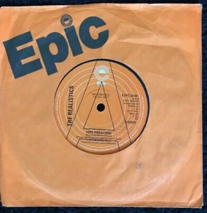 The Realistics - Love Vibrations  7'' Vinyl PROMO Epic S EPC 5439 1977 Near Mint - Picture 1 of 6