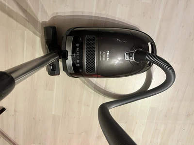 Miele S8 UniQ Top Model LED RARE - Image 1 of 4