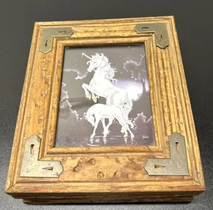 Caja del tesoro de joyería de unicornio de madera única con obras de arte enmarcadas y tapa con bisagras - Imagen 1 de 21