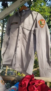 UNIFORME VINTAGE GRIS/TOSTADO MANGA LARGA CAMISA SERVICIO PARQUE NACIONAL 16.5" X 35" - Imagen 1 de 16